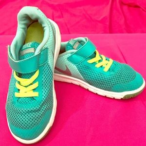 Girls Nike running tennis shoe